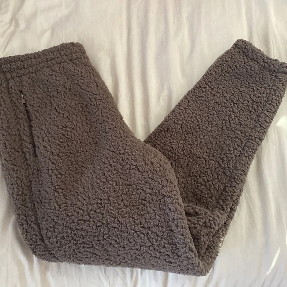 NWT SKIMS Teddy Jogger - Picture 3 of 8